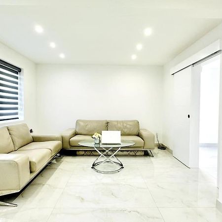 Beautiful 3 Bedroom House In London -Ensuite Bed Room Twickenham Exterior photo