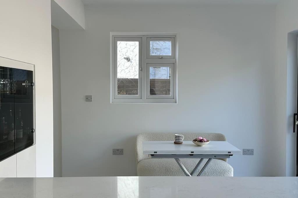 Beautiful 3 Bedroom House In London -Ensuite Bed Room Twickenham Exterior photo